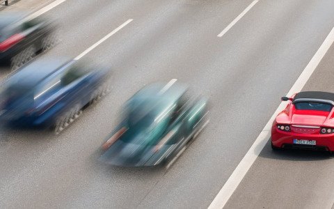 테슬라 로드스터, 드디어 10월 1일 공개 예고…8년 미룬 ‘떡밥’ 이번엔?
