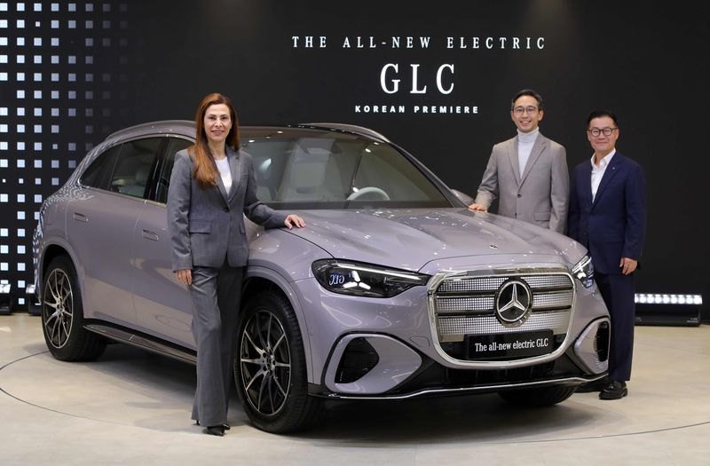 디 올-뉴 일렉트릭 GLC 한국 프리미어 행사에서 기념촬영하는 메르세데스-벤츠 코리아 경영진
